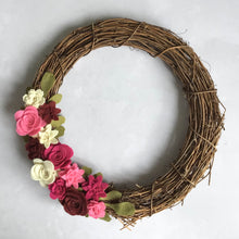 Load image into Gallery viewer, Pink Felt Flower Kit, Felt 3D flowers, Roll up felt flowers, Die cut felt flowers