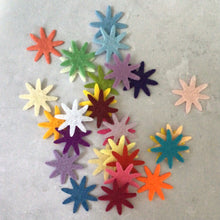 Load image into Gallery viewer, Mini Felt Daisy Flowers, Die Cut Felt Daisies