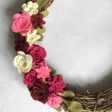 Load image into Gallery viewer, Pink Felt Flower Kit, Felt 3D flowers, Roll up felt flowers, Die cut felt flowers