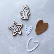 Load image into Gallery viewer, 7 Felt Gingerbread & Icing Cookies, Felt Christmas Cookie Ornament Kit