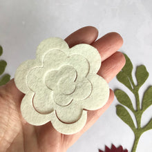 Load image into Gallery viewer, Pink Felt Flower Kit, Felt 3D flowers, Roll up felt flowers, Die cut felt flowers
