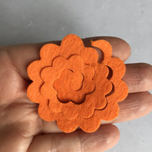 Load image into Gallery viewer, Autumn Felt Roses, Die cut felt flowers, 3D Roll Up flower