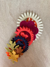 Load image into Gallery viewer, Autumn Felt Flower Kit, Felt 3D flowers, Roll up felt flowers, Die cut felt flowers
