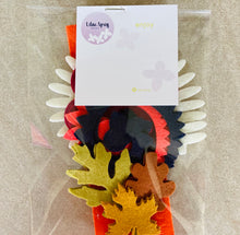 Load image into Gallery viewer, Autumn Felt Flower Kit, Felt 3D flowers, Roll up felt flowers, Die cut felt flowers