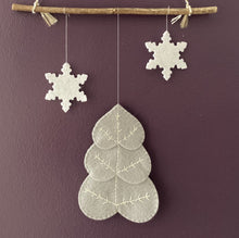 Load image into Gallery viewer, Sew Your Own Hanging Felt Christmas Scene Kit