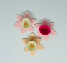 Load image into Gallery viewer, Felt Daffodil Flowers, Felt die cut flowers, DIY Flower Kit