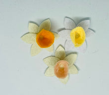 Load image into Gallery viewer, Felt Daffodil Flowers, Felt die cut flowers, DIY Flower Kit