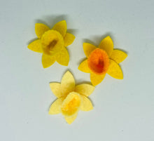 Load image into Gallery viewer, Felt Daffodil Flowers, Felt die cut flowers, DIY Flower Kit