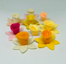 Load image into Gallery viewer, Felt Daffodil Flowers, Felt die cut flowers, DIY Flower Kit