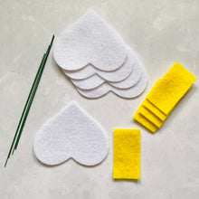 Load image into Gallery viewer, Felt Calla Lily, Felt die cut flowers, DIY Flower Kit
