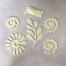 Load image into Gallery viewer, Ivory Felt Flowers &amp; Leaves, Felt Die Cut Flowers, 3D Roll Up Flowers
