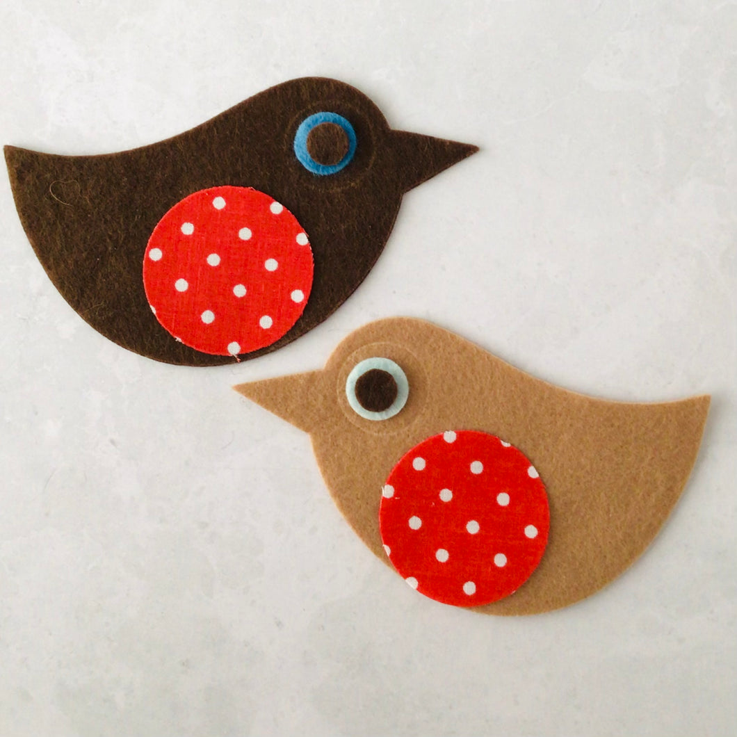 Felt Die Cut Retro Robins, LARGE, with Red Polka Dot Breast, Christmas Robins
