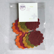 Load image into Gallery viewer, Autumn Felt Roses, Die cut felt flowers, 3D Roll Up flower
