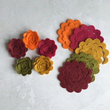 Load image into Gallery viewer, Autumn Felt Roses, Die cut felt flowers, 3D Roll Up flower
