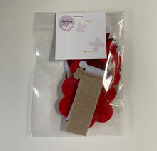 Load image into Gallery viewer, Christmas Felt Flower Kit, Felt 3D flowers, Roll up felt flowers, Die cut felt flowers
