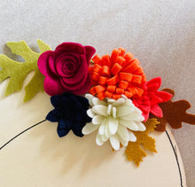 Load image into Gallery viewer, Autumn Felt Flower Kit, Felt 3D flowers, Roll up felt flowers, Die cut felt flowers

