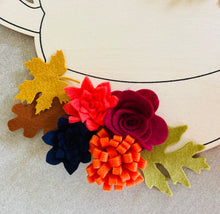 Load image into Gallery viewer, Autumn Felt Flower Kit, Felt 3D flowers, Roll up felt flowers, Die cut felt flowers
