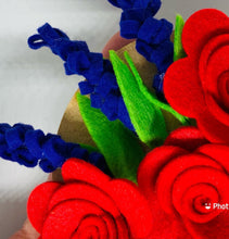 Load image into Gallery viewer, Felt Rose &amp; Hyacinth Flower Plaque Kit, Make Your Own Valentine&#39;s Plaque Kit
