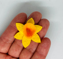 Load image into Gallery viewer, Felt Daffodil Flowers, Felt die cut flowers, DIY Flower Kit
